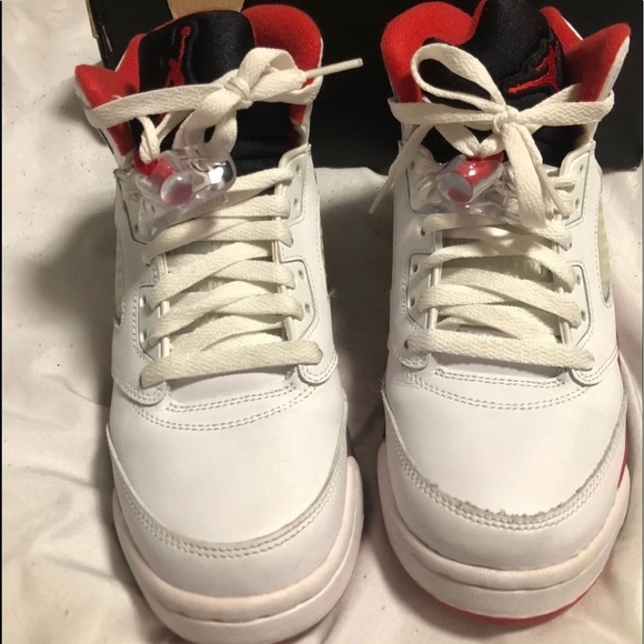 Jordan’s retro 5 (GS) Fire reds - Picture 5 of 5